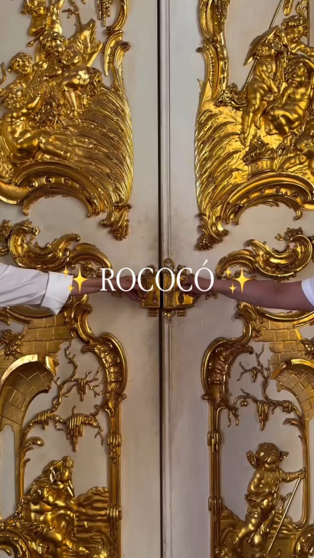 Rococó: quando a arte virou delicadeza.

Nascido nas cortes francesas, o Rococó trocou o peso do barroco por leveza e sofisticação.
Linhas curvas, cores suaves e ornamentos finos transformaram a arquitetura em um convite ao prazer estético.
Nada de temas pesados.

Aqui, a arte celebra o belo, o exótico e o refinado — com tetos que parecem telas, formas ovais, salões centrais imponentes e paredes que refletem luz e leveza.

📍 No vídeo, a Galeria Dourada do Palácio de Charlottenburg (Berlim) mostra como o Rococó Prussiano elevou essa estética a outro patamar: luxo, sim, mas com suavidade.

vídeo: | baroqueblockbuster

#ArquiteturaRococó #EstiloRococó #ArteComLeveza #PaláciosEuropeus #Charlottenburg #DesignHistórico #ArquiteturaComOrnamento #RococoVibes #EstéticaClássica #HistóriaDaArquitetura